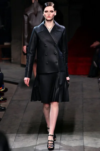 Look 32
